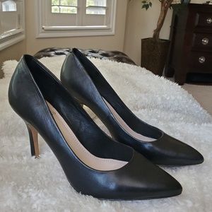 Vince Camuto Black Leather Pointed Toes Pump